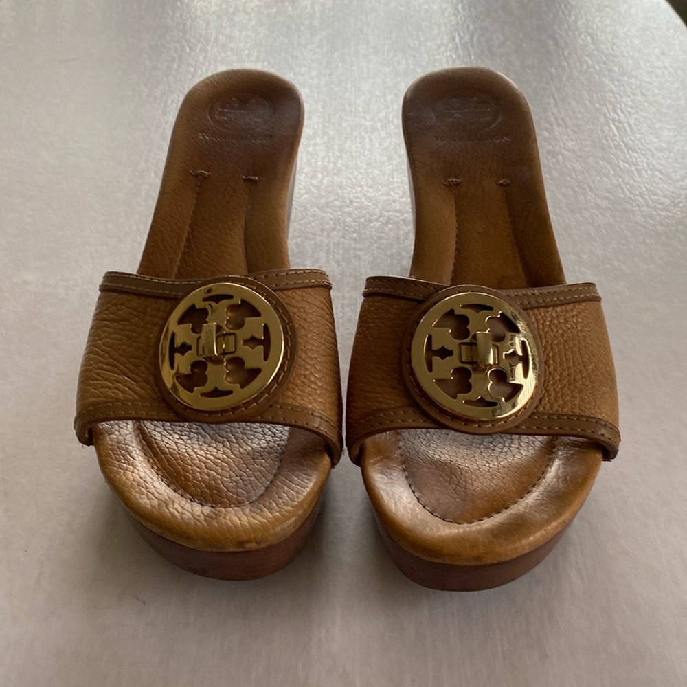 TORY BURCH Tan/Gold Leather  Wedge Sandals Size 8 1/2 M